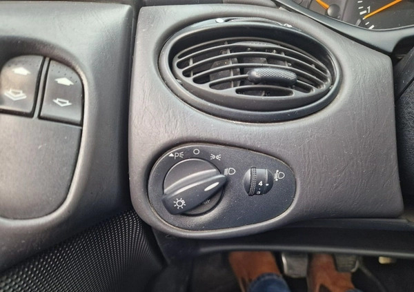 Ford Focus cena 6990 przebieg: 183580, rok produkcji 2005 z Limanowa małe 232